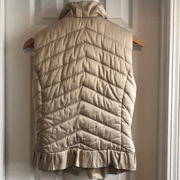 White House Black Market Ruffles Vest Size XS - Picture 3 of 4